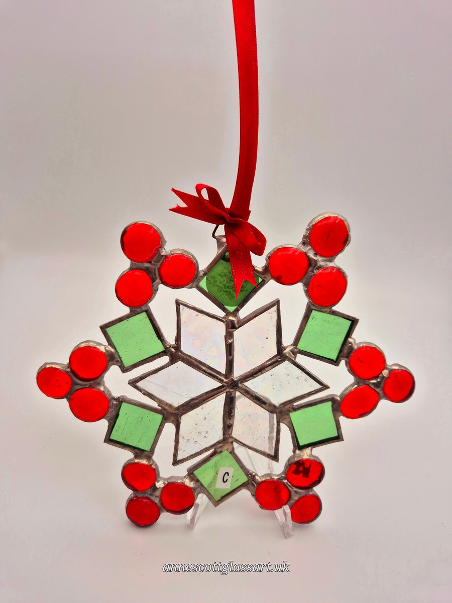 Handmade stained Glass Six-pointed Snowflake,Star. Suncatcher LightGreen and Red
