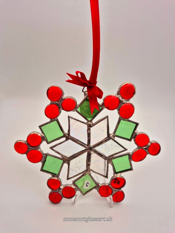 Handmade stained Glass Six-pointed Snowflake,Star. Suncatcher LightGreen and Red