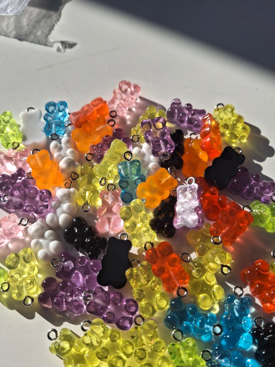 60 x Acrylic Mixed Colour Gummy Bear 20 x 10mm Charms