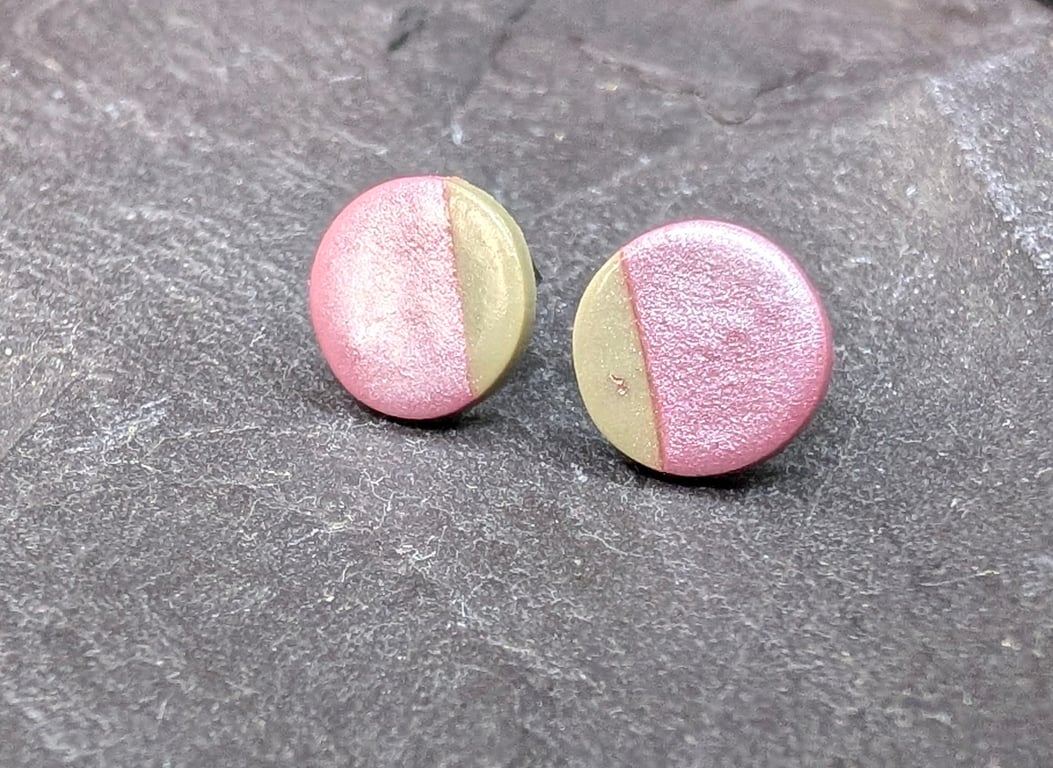 Small pink stud earrings 