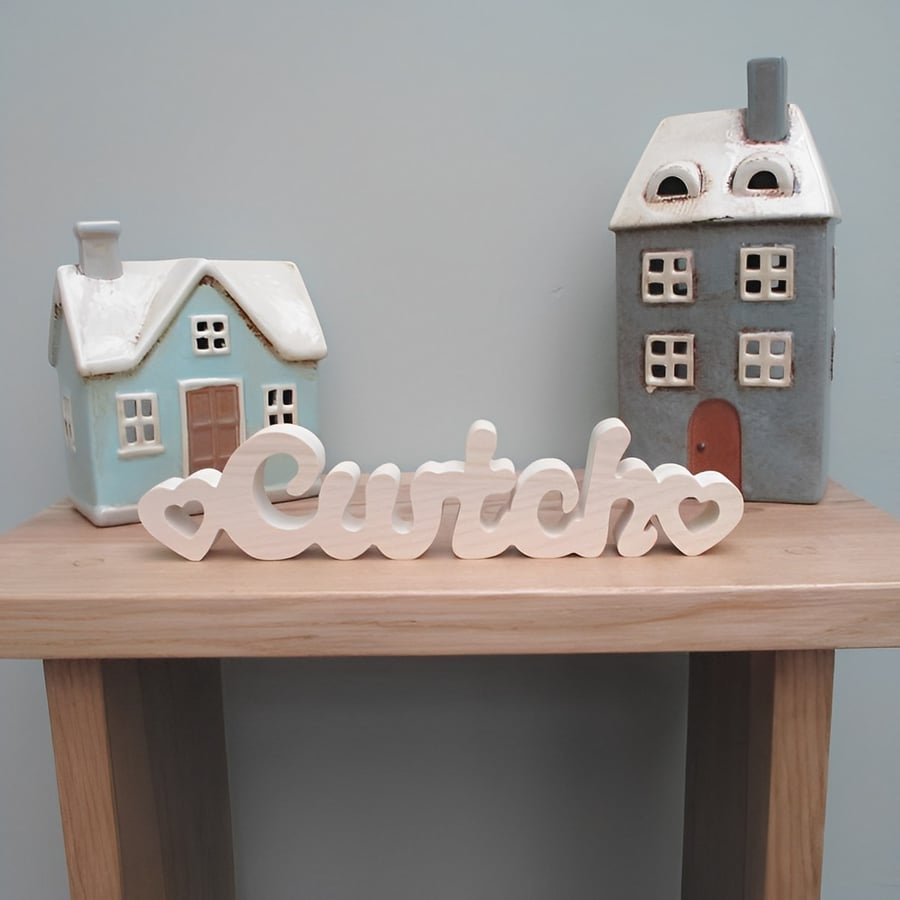 Wooden Freestanding Cwtch with Hearts