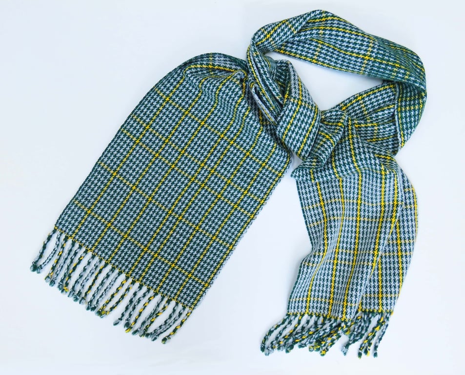 Handwoven houndstooth scarf