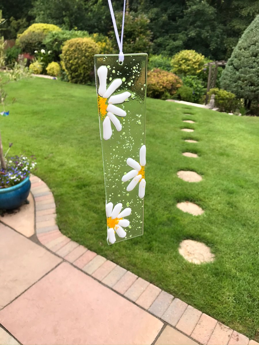 Fused glass hanging daisies 