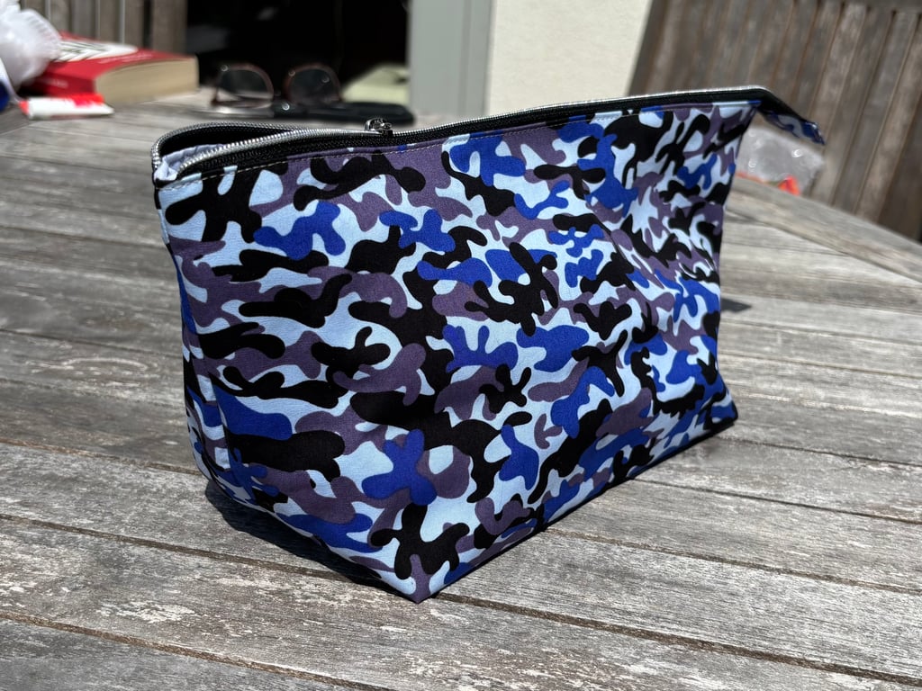 Wash bag, toiletry bag - blue camouflage 