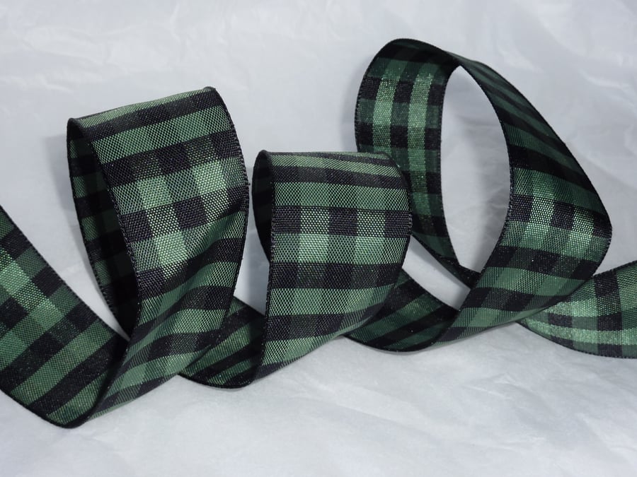 1 Metre Wire Edged Christmas Ribbon 38mm Green & Black Tartan Check 