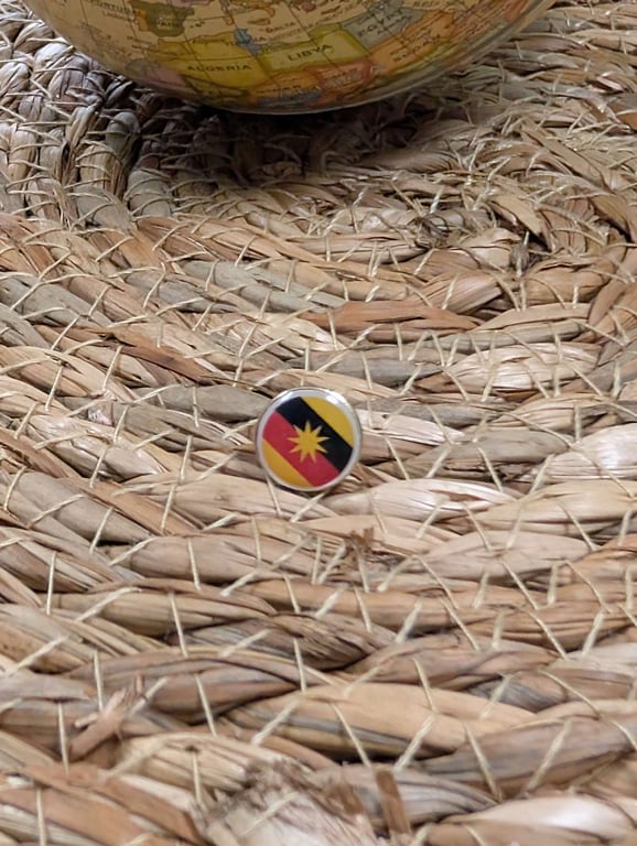 Sarawak Flag Map Pin – Malaysian Travel Map Push Pin for Wooden Maps, Sarawak