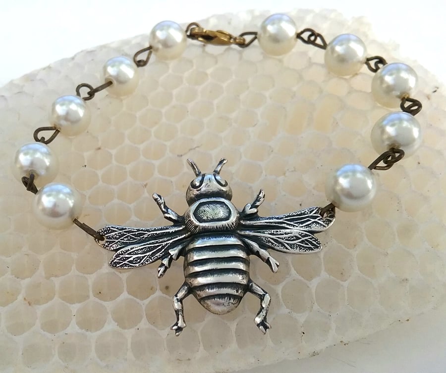 Honey Bee Bracelet.....