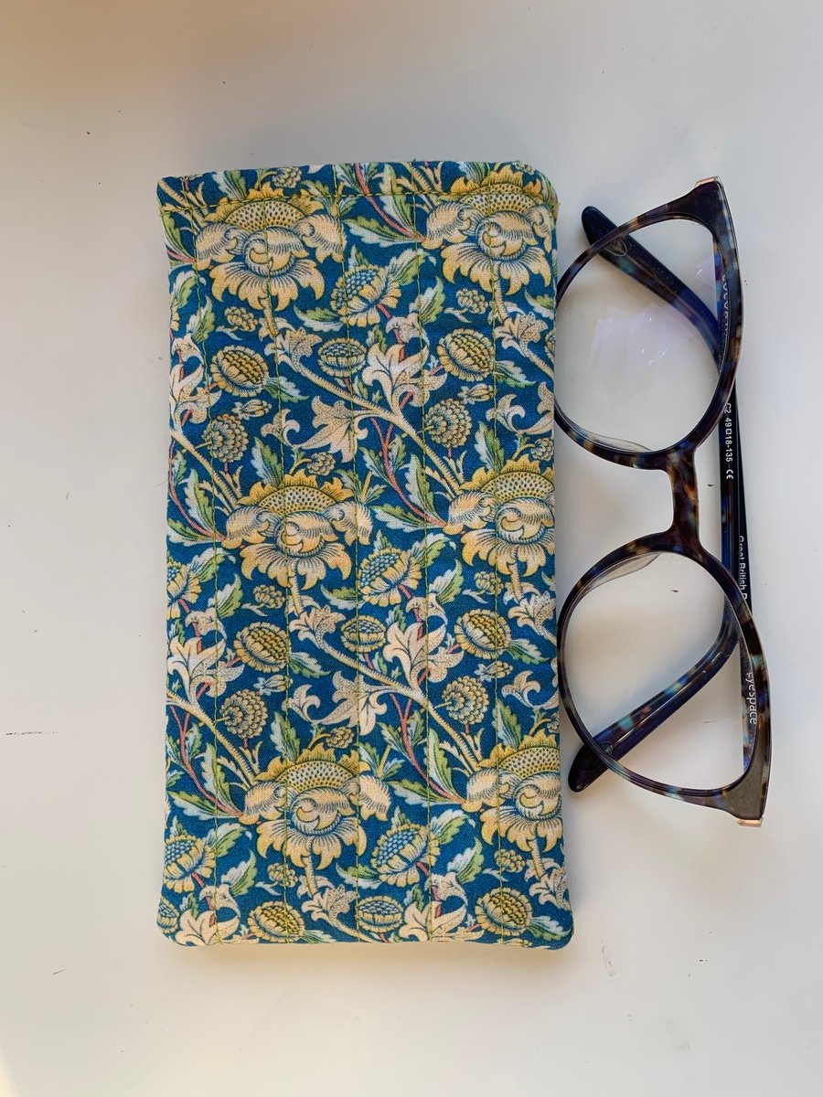 William Morris Art Nouveau Design Quilted Fabric Glasses Case