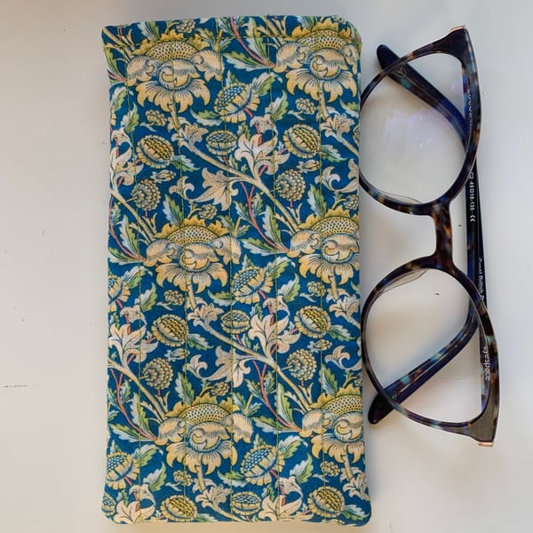 William Morris Art Nouveau Design Quilted Fabric Glasses Case