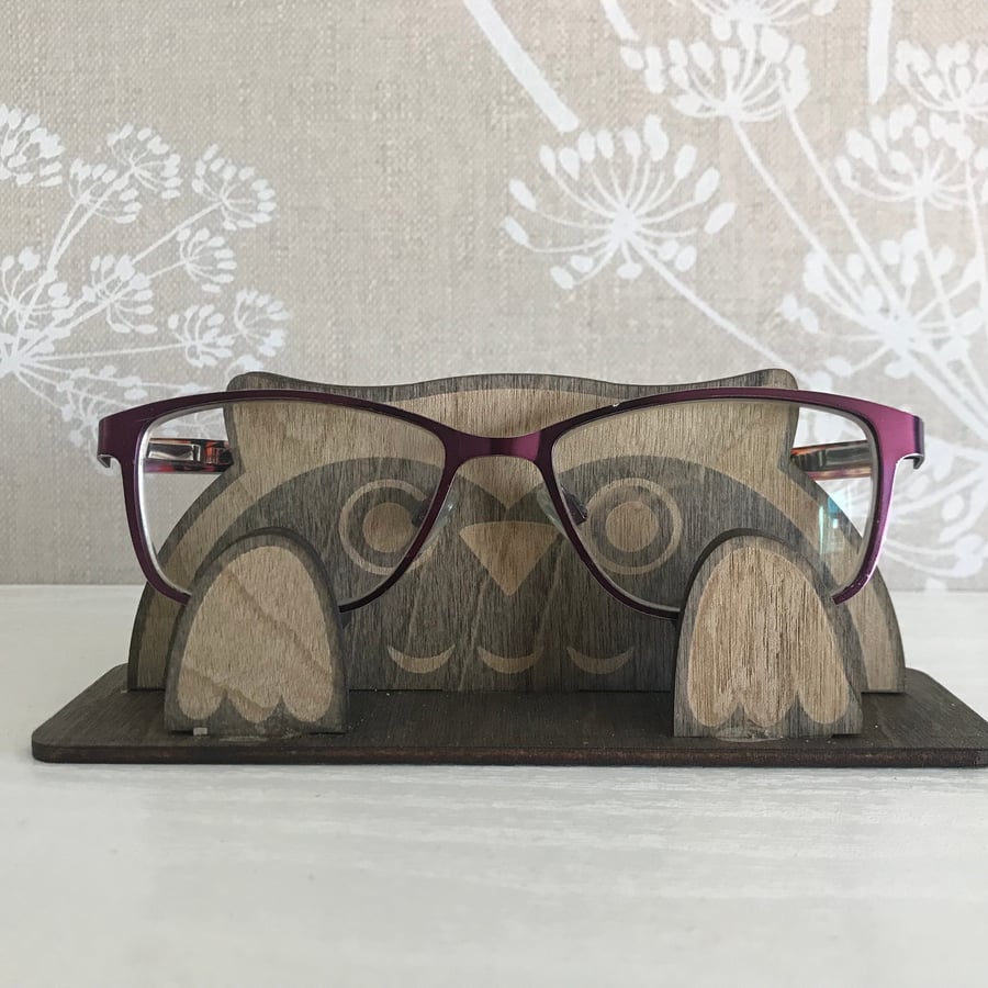 Wooden owl glasses holder