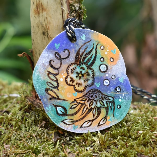 Peaceful jellyfish. Pyrography sea theme hanging disc, personalisable.
