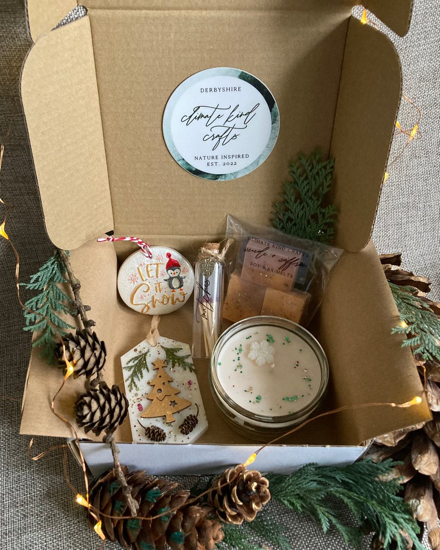 Christmas festive candle, wax melt and decorations, eco friendly vegan gift set