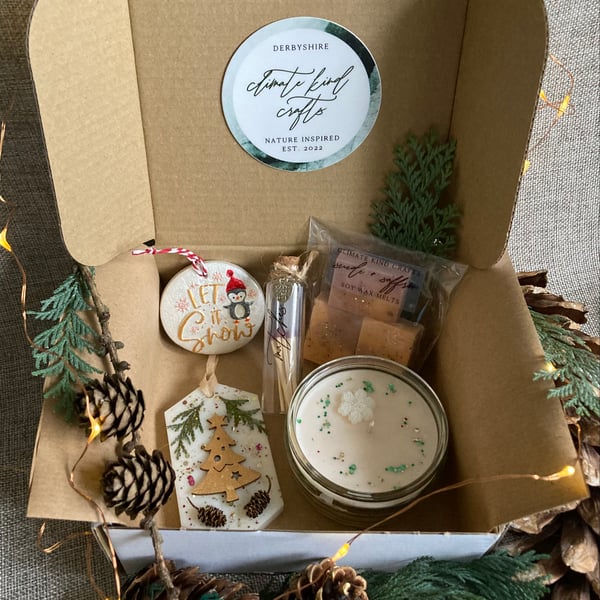 Christmas festive candle, wax melt and decorations, eco friendly vegan gift set