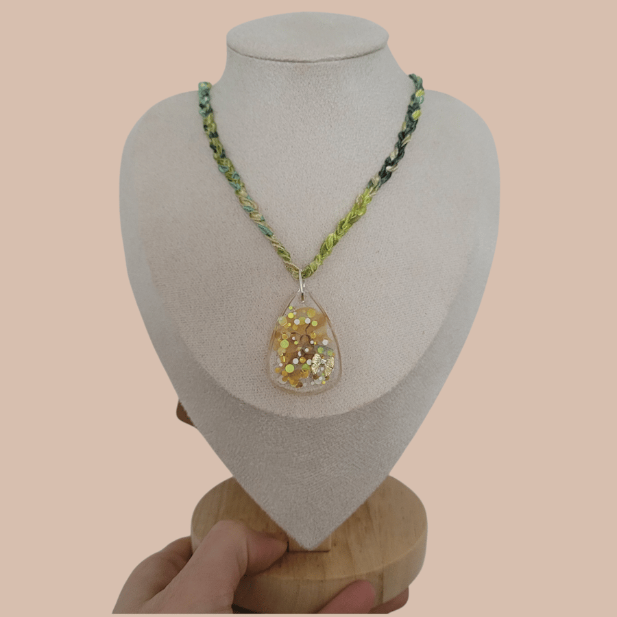 Resin Bee Ribbon Necklace 