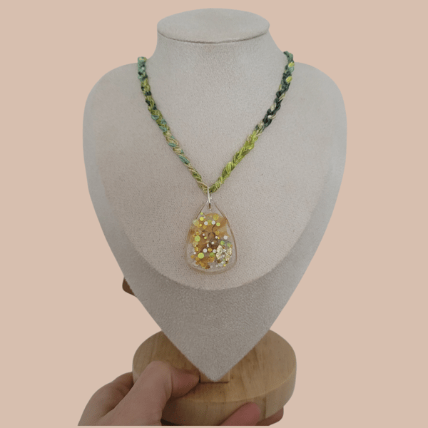 Resin Bee Ribbon Necklace 