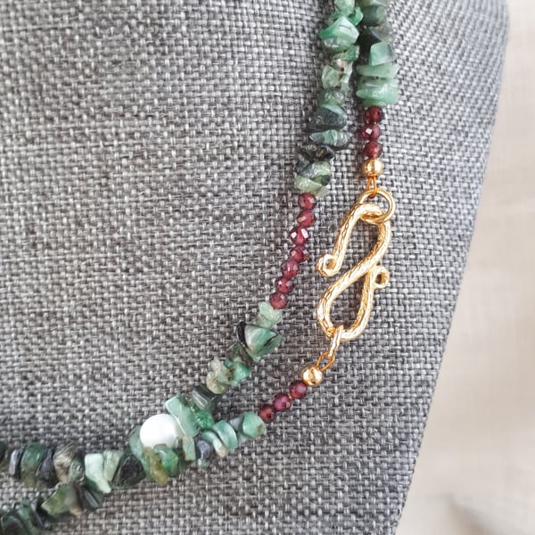Emerald, garnet, white freshwater cultured baroque pearls necklace or bracelet