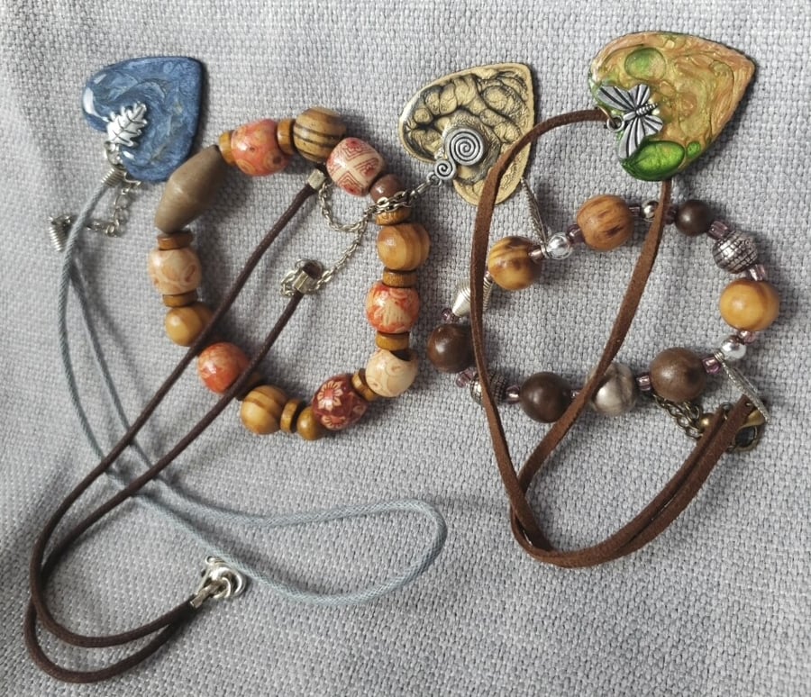 Beautiful bundle naturals pendant and bracelet set