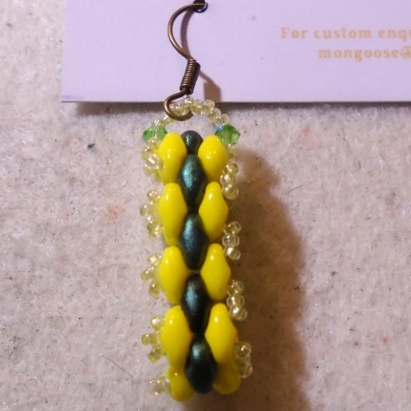 Brickwork-pattern bead earrings (customisable)
