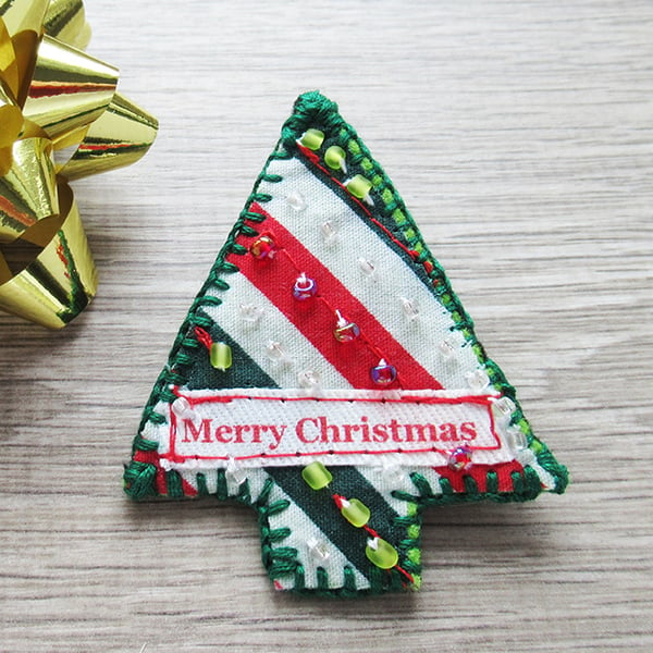 Christmas tree Brooch Pin - Merry Christmas
