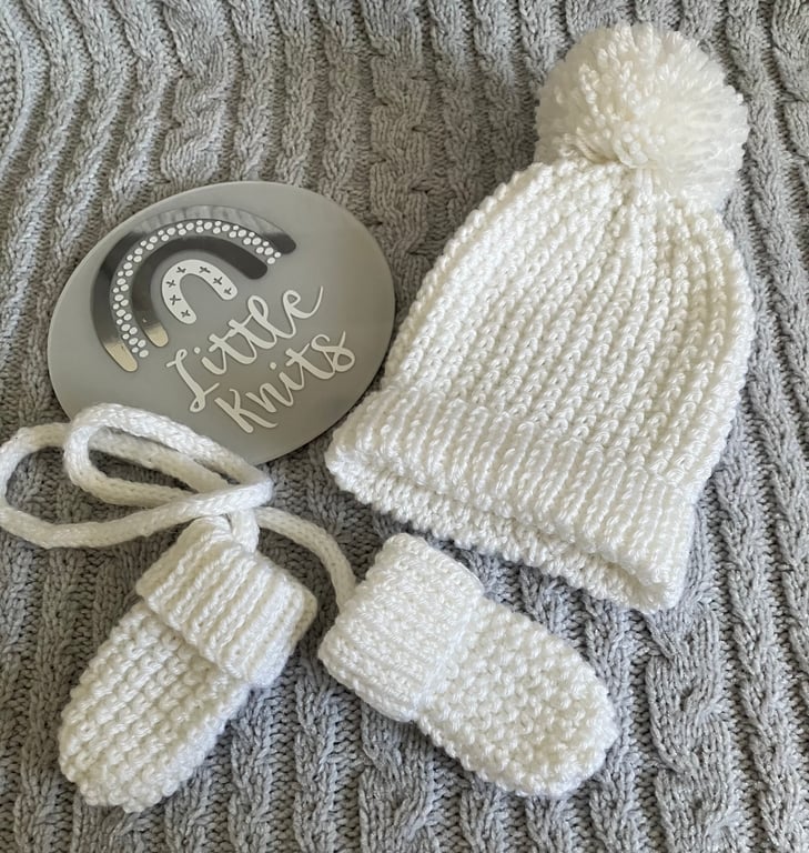 Hand Knitted Baby Hat & Mittens (0-6 months)