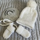Hand Knitted Baby Hat & Mittens (0-6 months)