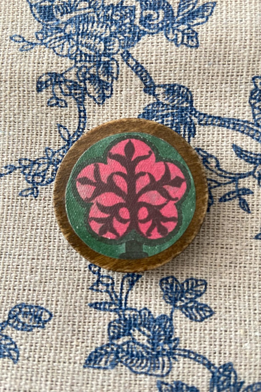Wooden Brooch with tree motif Christmas treat