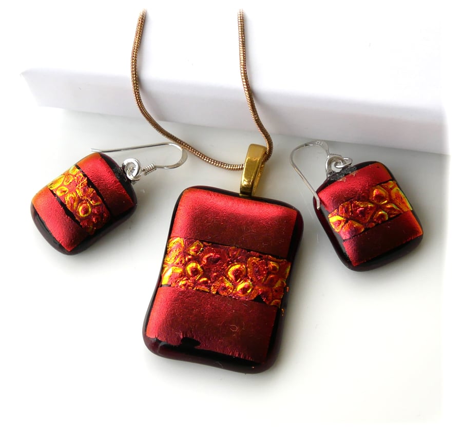 Dichroic Glass 116 Pendant Earring Set Red Sparkle Plated Chain