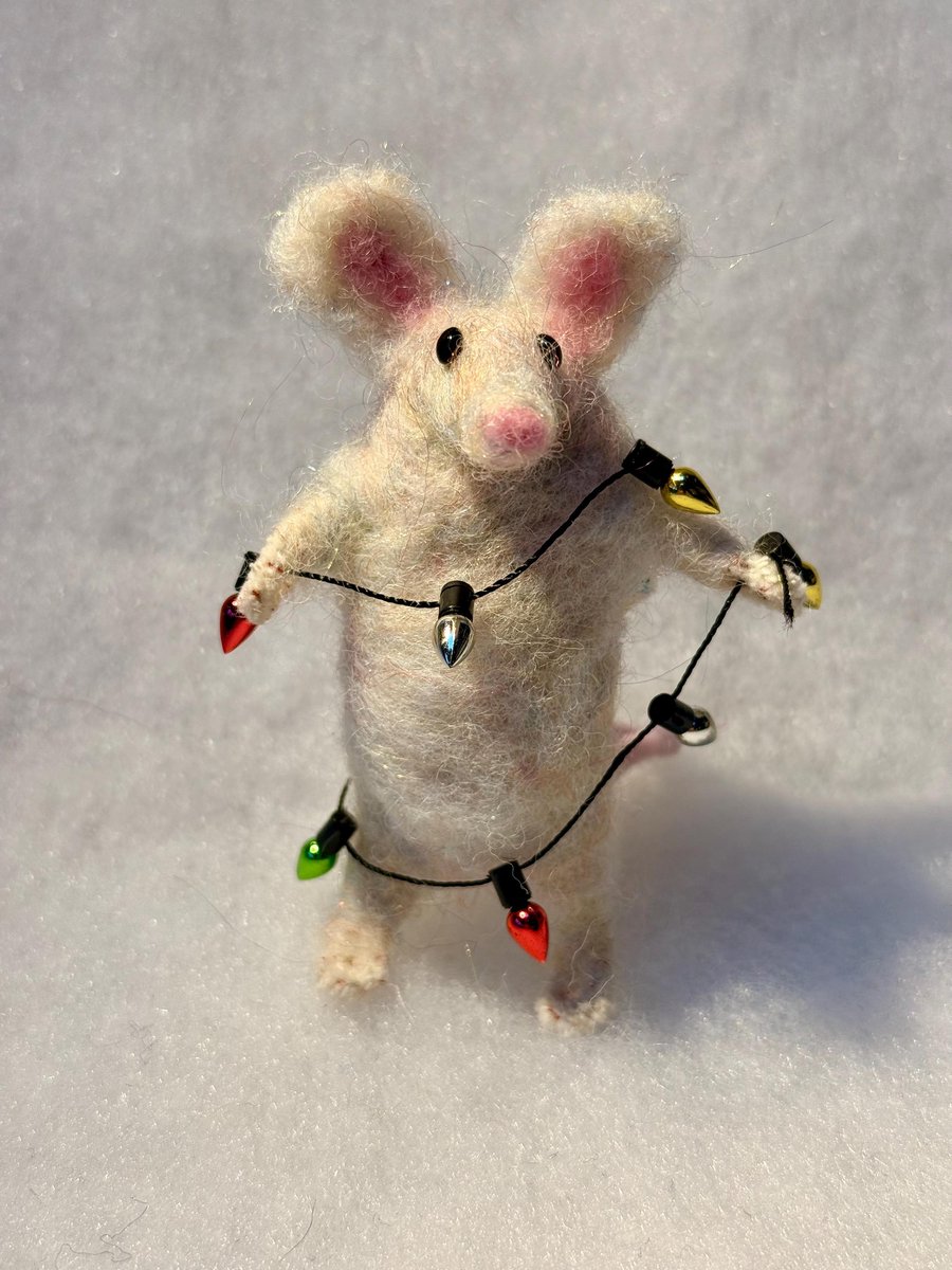 Felted mouse - light brown with string of lights (1)