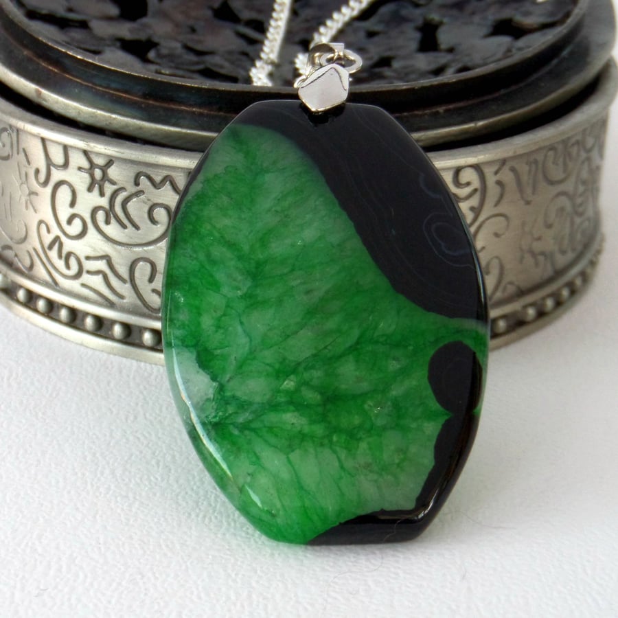 Black and green agate gemstone pendant necklace