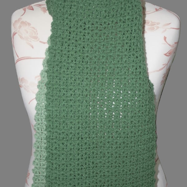 Pretty Crochet Heart Scarf 