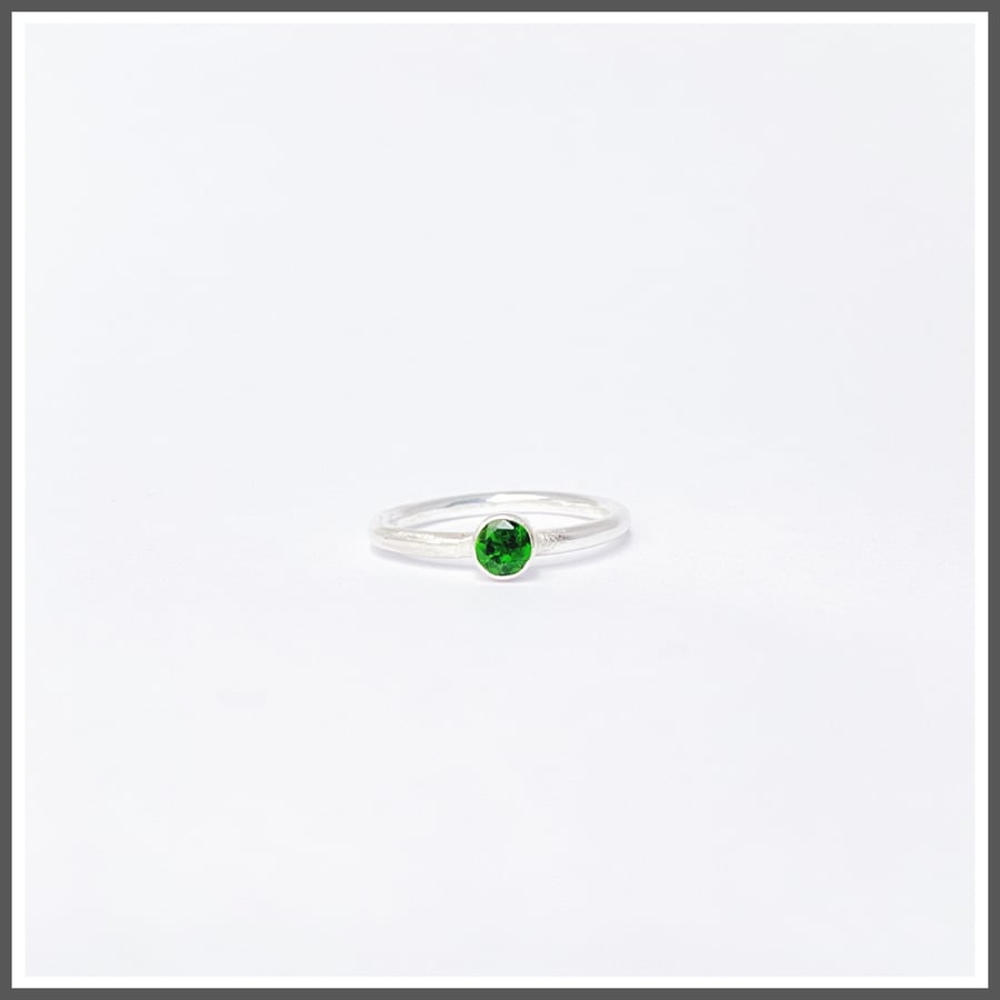 Chrome diopside gemstone ring, alternative for emerald 