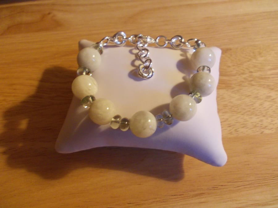 White moonstone and green amethyst braclet
