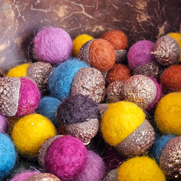 Felt Acorns - (set of 5) Autumn colourful needle felted acorns.