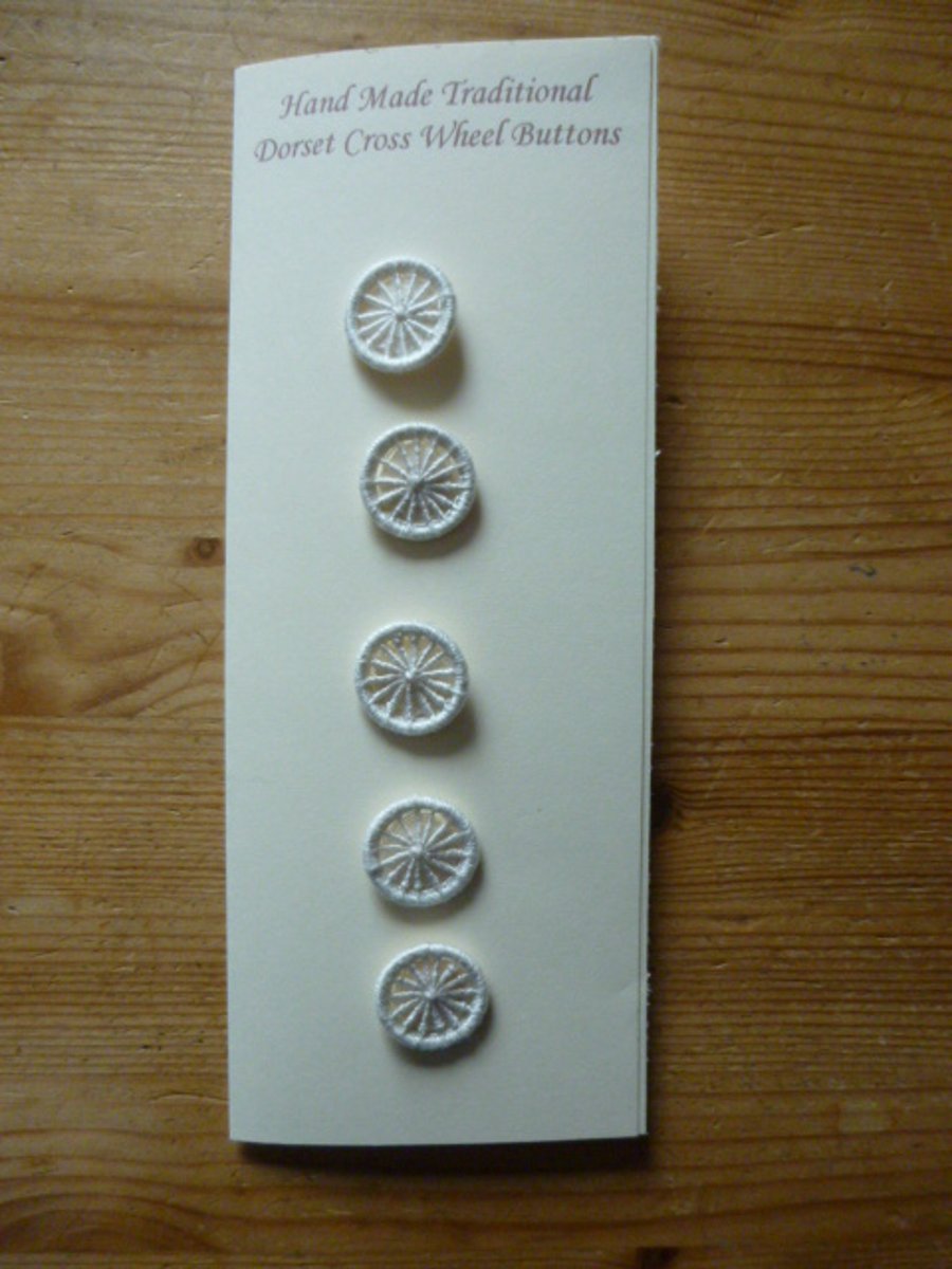 Set of 5, 18 mm, Dorset Cross Wheel Buttons, White D18