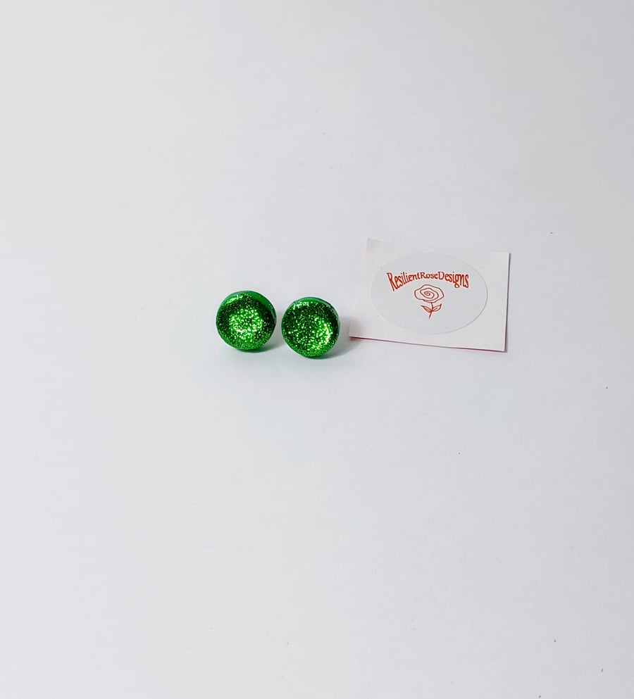 Emerald green sparkle round stud earrings       