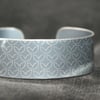 Leaf pattern aluminium cuff grey