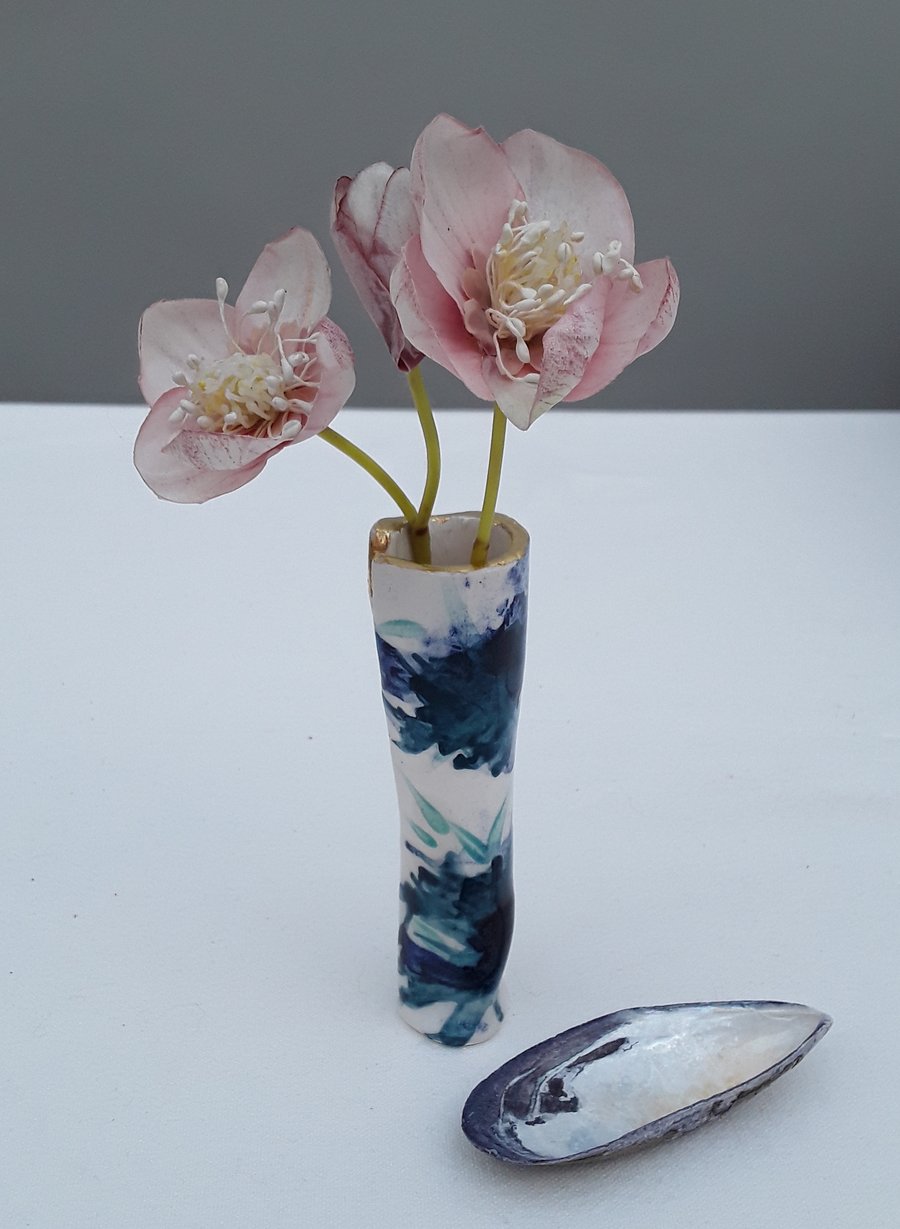 Little bud vase tropic flower design 