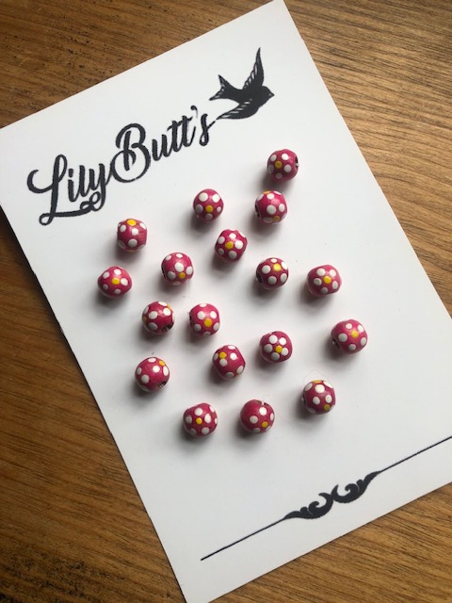 18 Vintage Wooden Flower Beads - 10mm