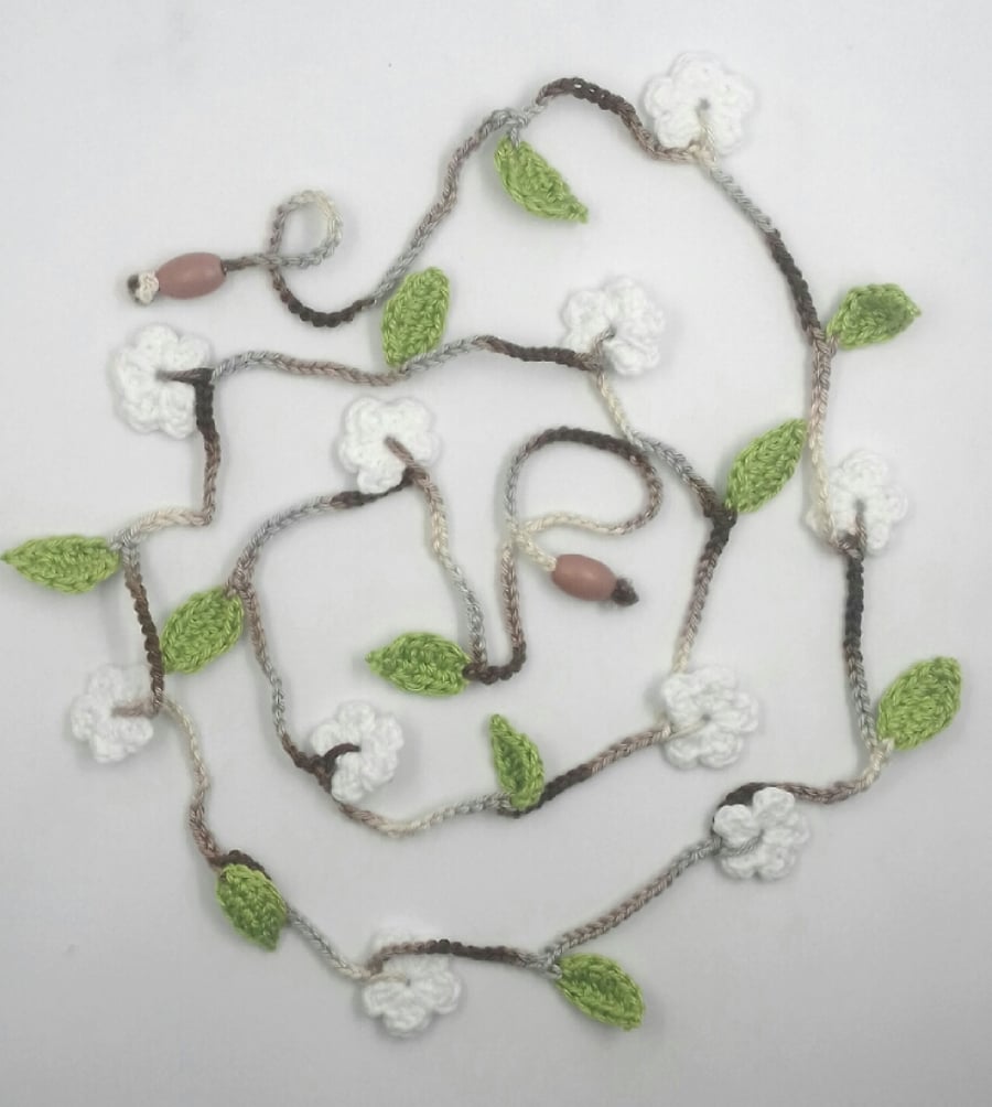 Tiny Crochet White Blossom Garland 