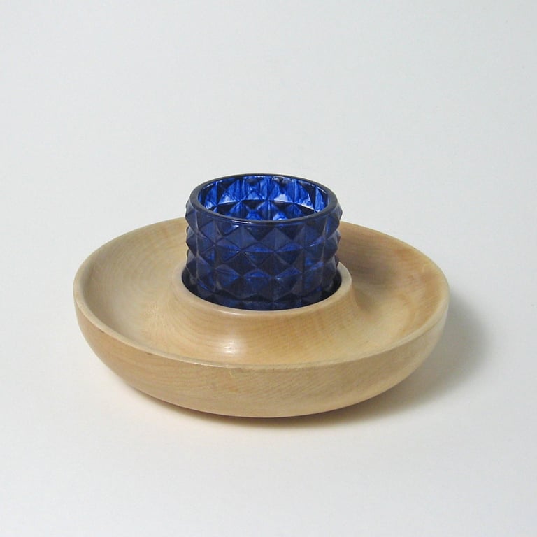 A snack and dip dish