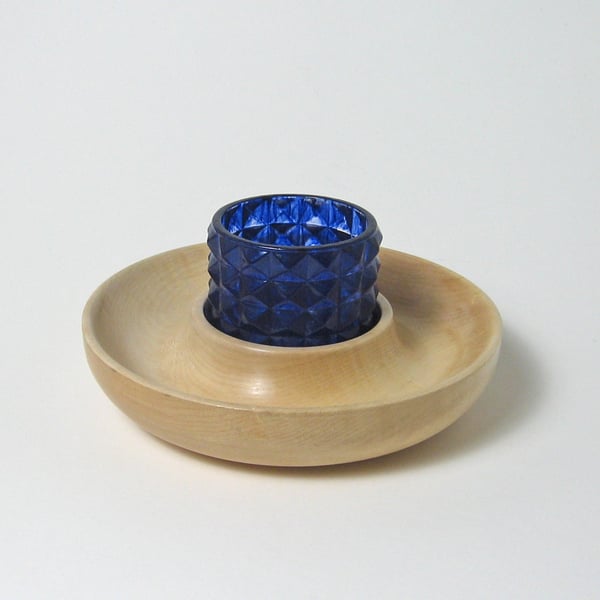 A snack and dip dish