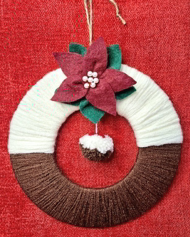 Reusable yarn wool wreath - Christmas pudding motif (8 inch - 20.5 cm)