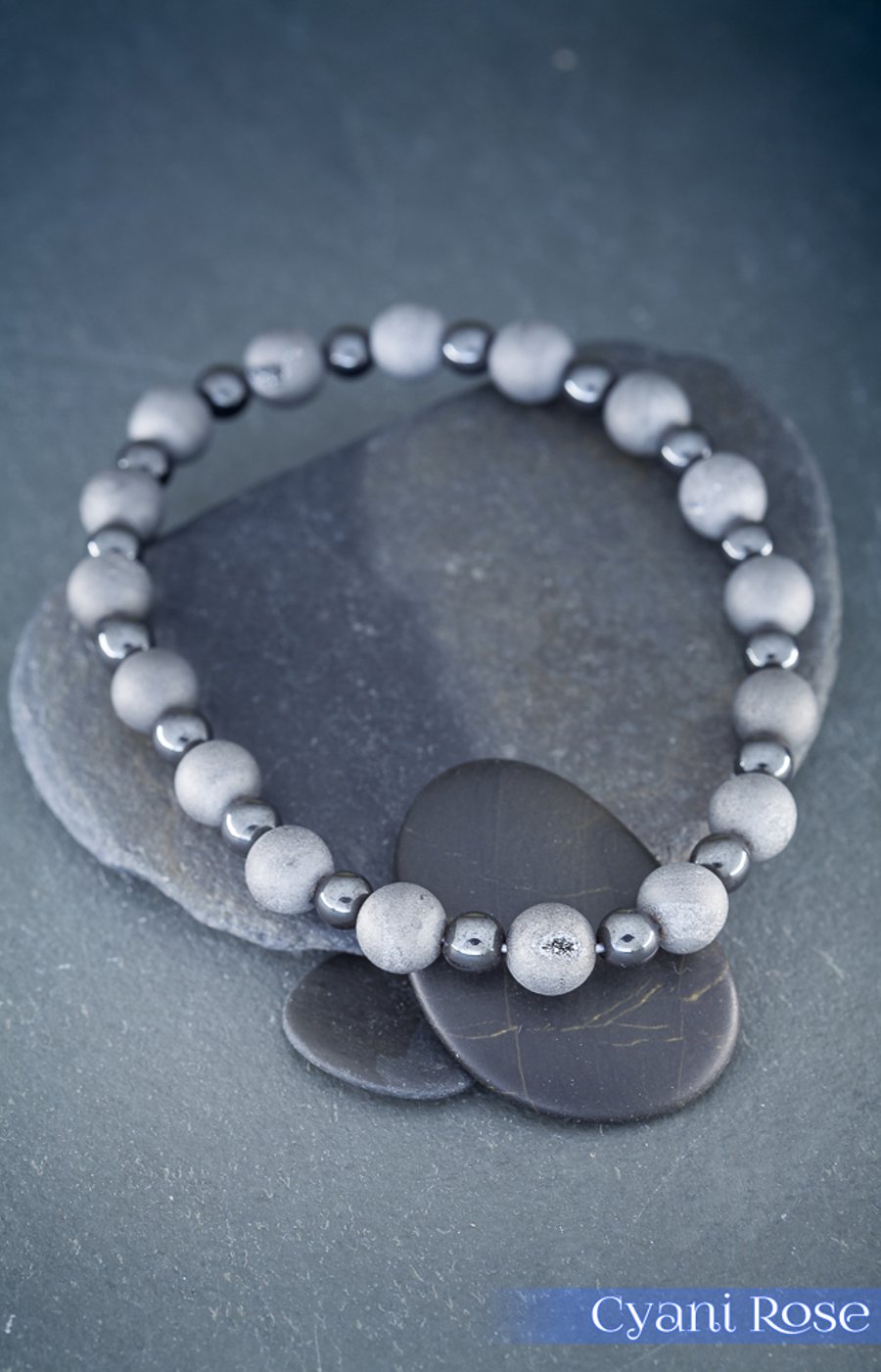 Bracelet grey Druzy and Hematite stretchy handmade 