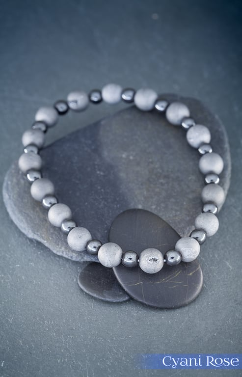Bracelet grey Druzy and Hematite stretchy handmade 