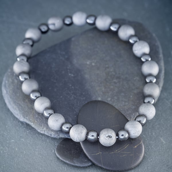 Bracelet grey Druzy and Hematite stretchy handmade 