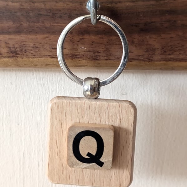 Alphabet letter tile wooden keyring - bagcharm - Q