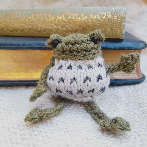 Emotional Support Frog in Gift Box Handknitted Comfort Companion Thoughtful Gift