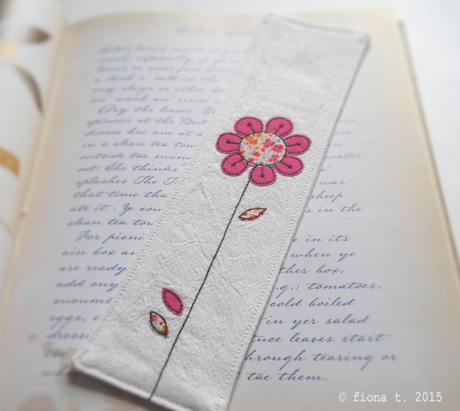 freemachine embroidered bookmark - pink flower