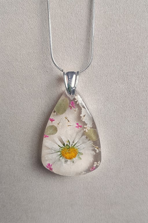 Real Flower Resin Pendant Necklace
