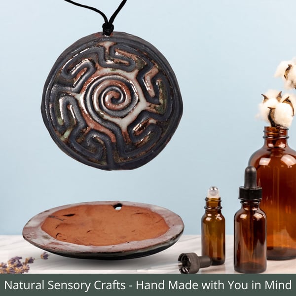 Multisensory finger labyrinth jewellery, Essential oil diffuser necklace red9